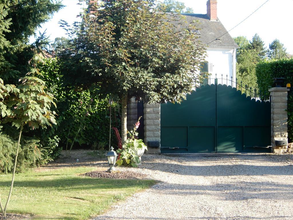 Cercy-la-Tour Chez Marie Bed & Breakfast エクステリア 写真